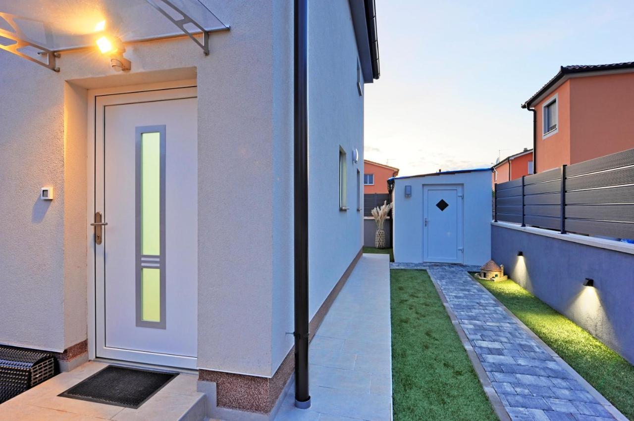 Casa Tara Three-Bedroom Holiday Home Пула Экстерьер фото