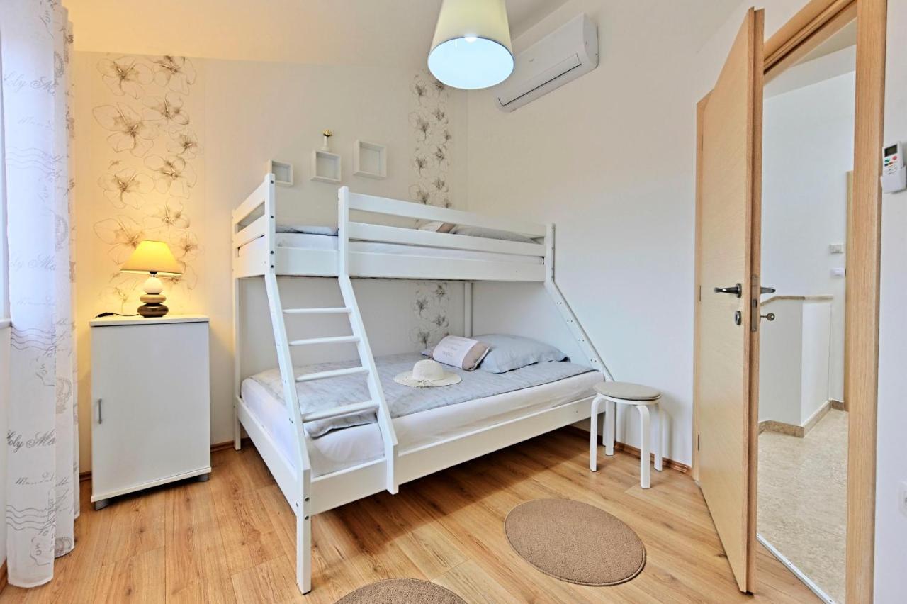Casa Tara Three-Bedroom Holiday Home Пула Экстерьер фото